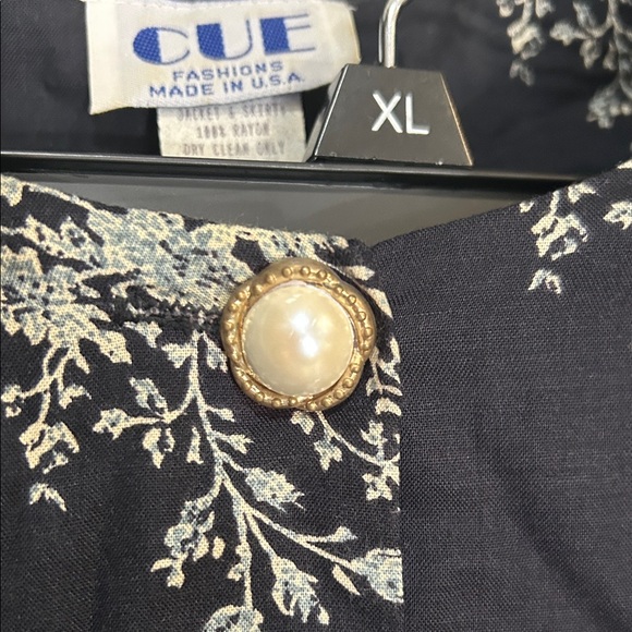 Cue Dresses & Skirts - Vintage Cue Fashions Black and White Floral 2 piece Dress Set